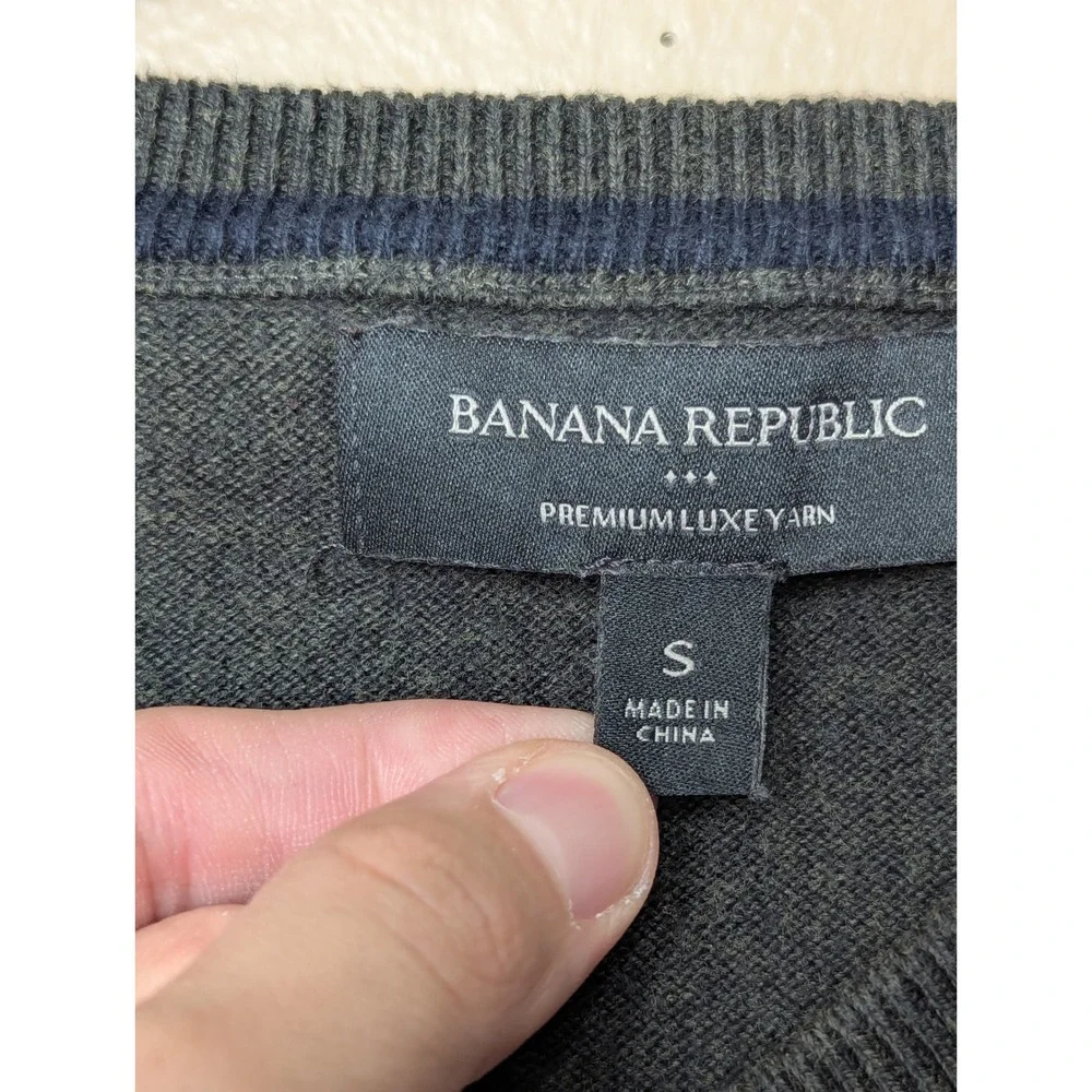 Banana Republic V-Neck Sweater Mens S Grey Luxe Yarn Cotton Silk Cashmere